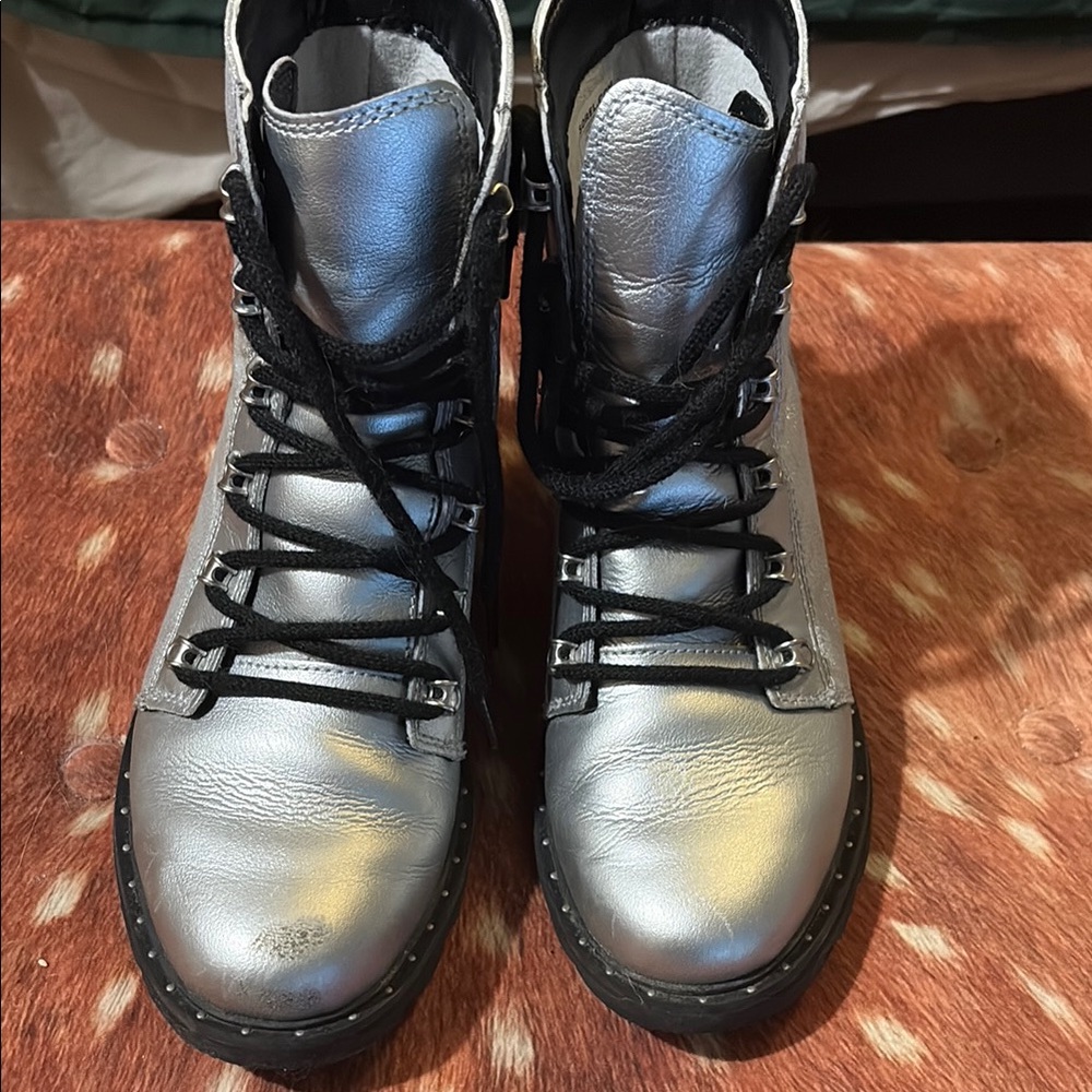 EUC Sorel Metallic Silver Boots (Size 9)